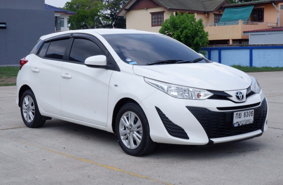 TOYOTA YARIS J